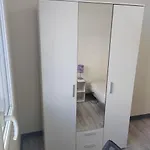 Quarto em Acomodações Particulares Dans Partagé, à 8 Min Du Centre-ville *