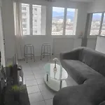 Quarto em Acomodações Particulares Dans Partagé, à 8 Min Du Centre-ville *
