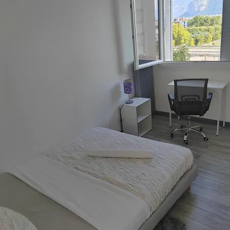 Quarto em Acomodações Particulares Dans Partagé, à 8 Min Du Centre-ville *