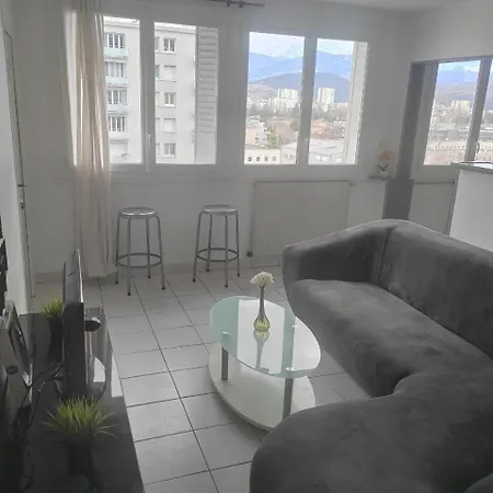 Δωμάτια σε οικογενειακή κατοικία Dans Partage, A 8 Min Du Centre-ville *